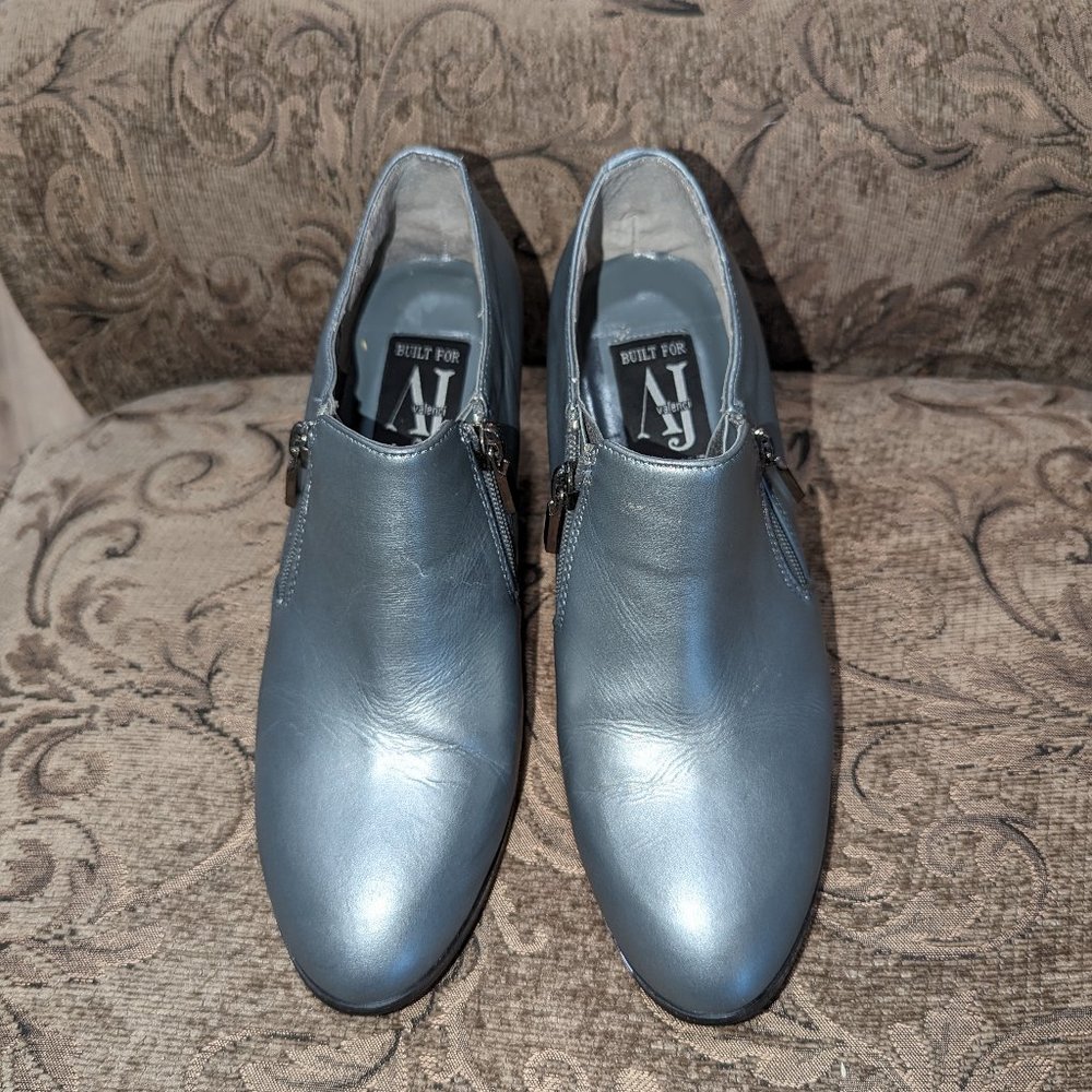 Women's AJ Valenci leather booties SZ 8 silver metallic 3" heel Good Condition - Picture 3 of 6